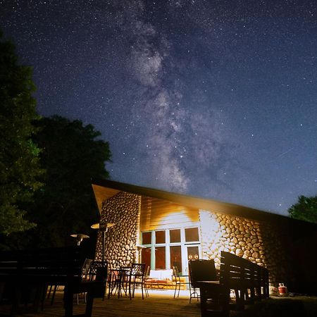 Whitetail Lodge Saint Germain 외부 사진
