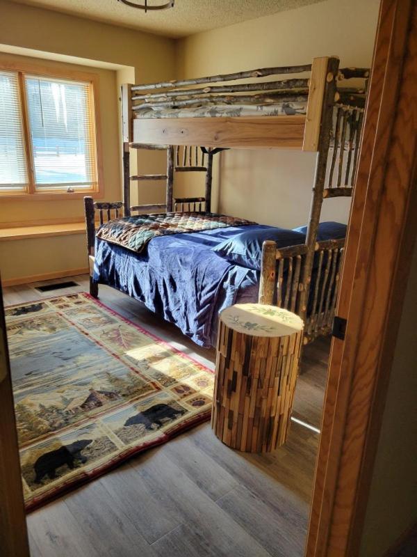 Whitetail Lodge Saint Germain 외부 사진