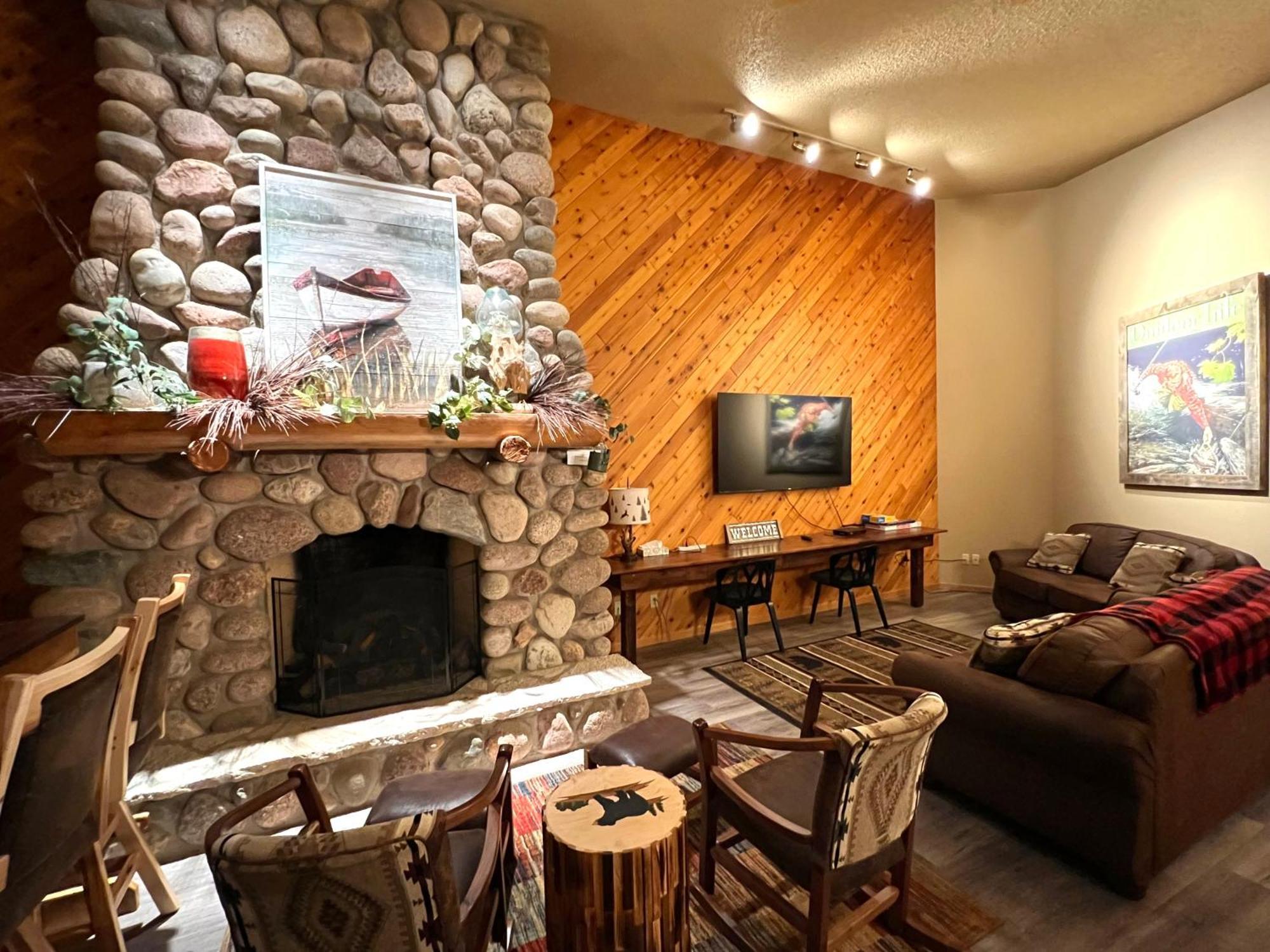 Whitetail Lodge Saint Germain 외부 사진